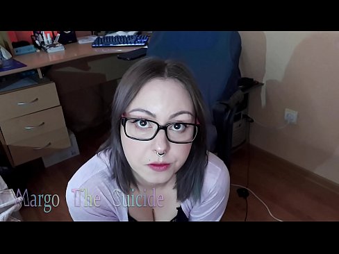 ❤️ Seksi dekle z očali globoko sesa dildo pred kamero ❤ Fucking video pri nas